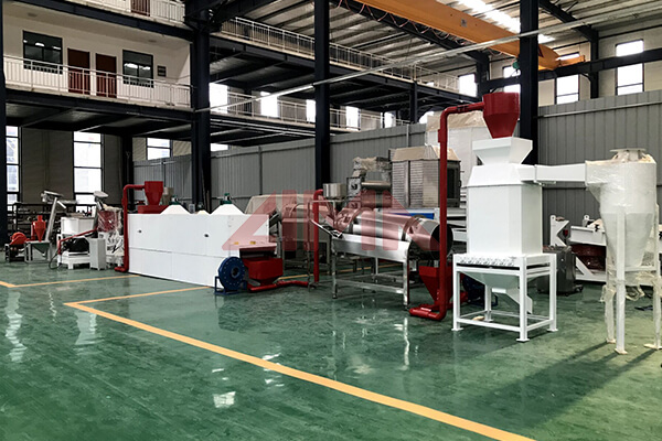 China PVC Pellets/ Granules Extrusion Machine Sawdust and 